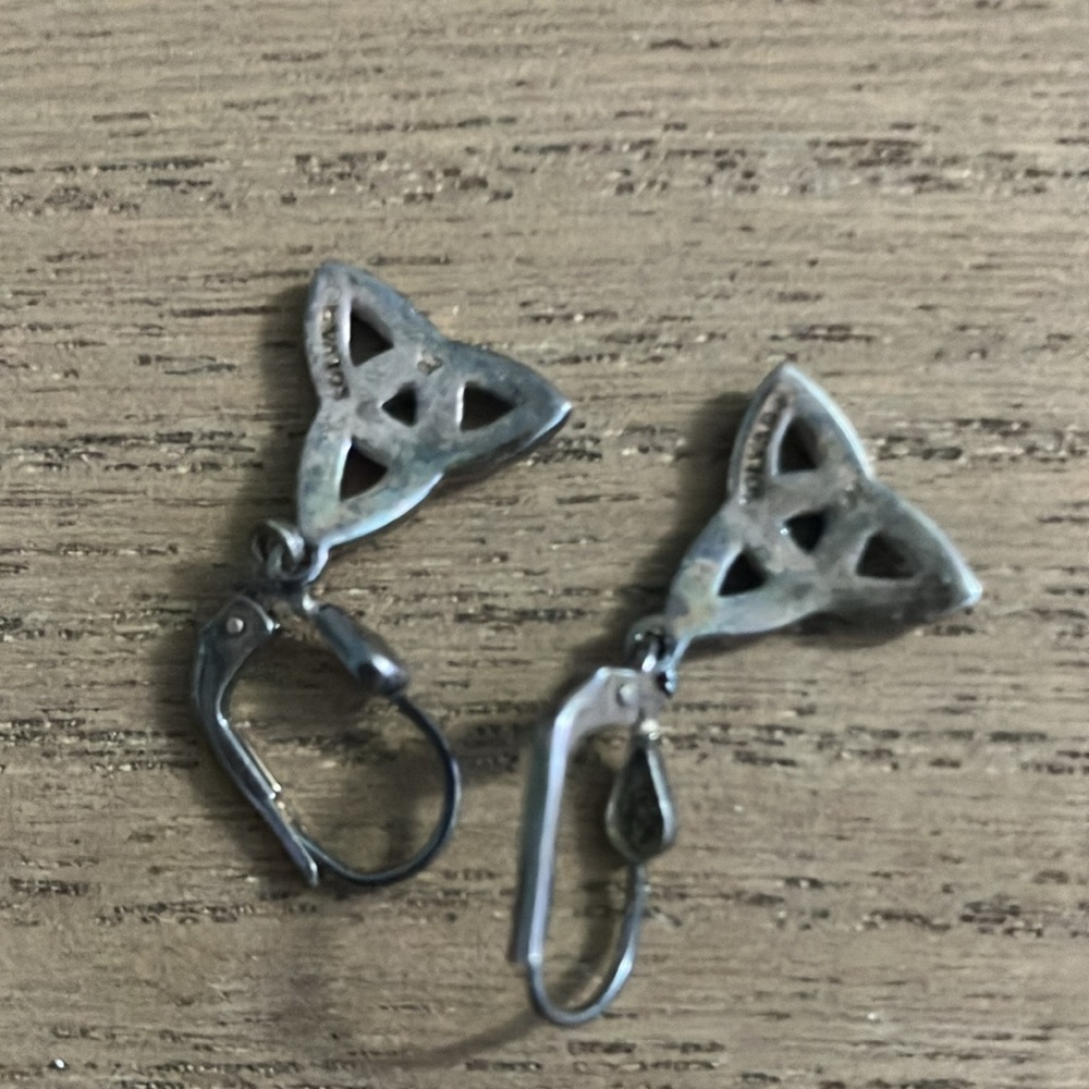Elegant Silver trinity knot Earrings - Picture 3 of 3
